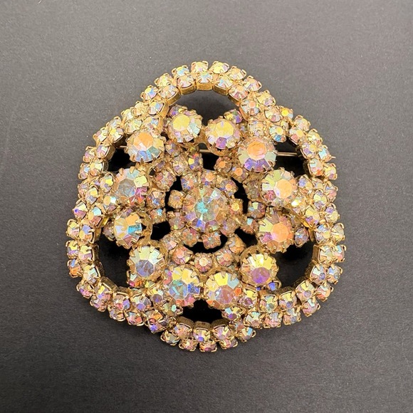 Vintage Layered AB Aurora Borealis Crystal Gold Tone Brooch & Clip Earrings Set - Picture 2 of 11